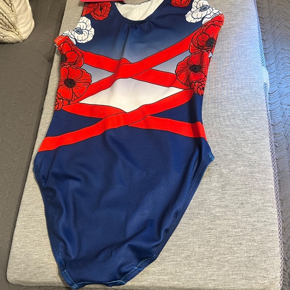 Quatro Leonard - Picture 7 of 10